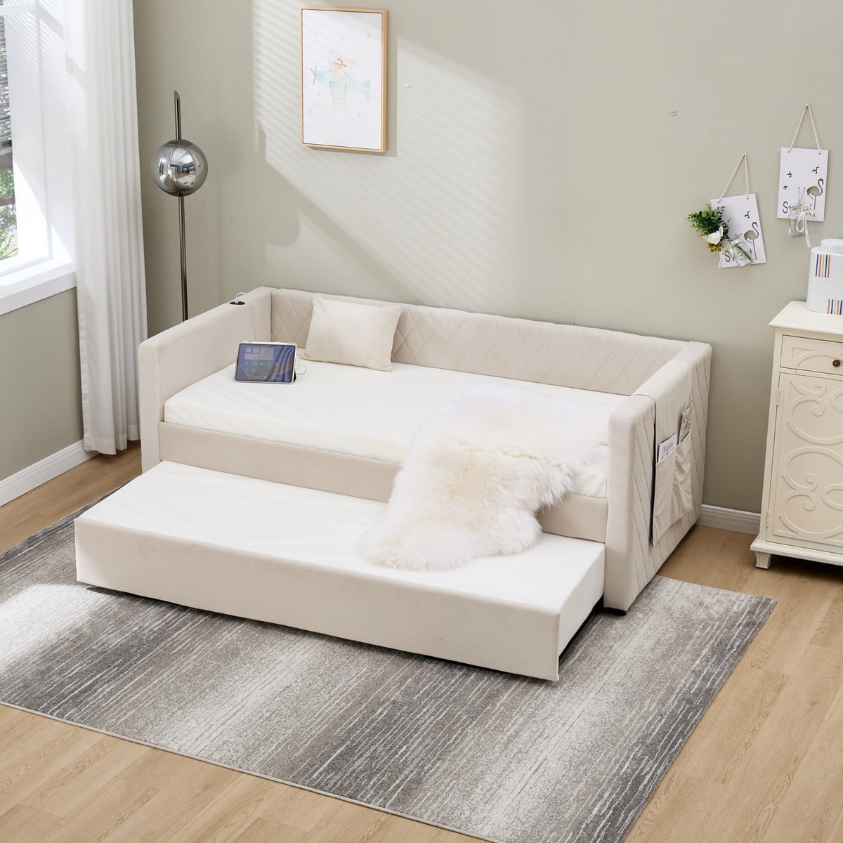 Twin Size Velvet Upholstered Daybed with Trundle E95996
